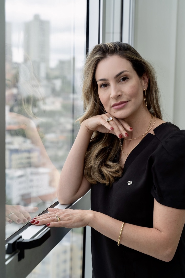 Dra. Fabíola Leite