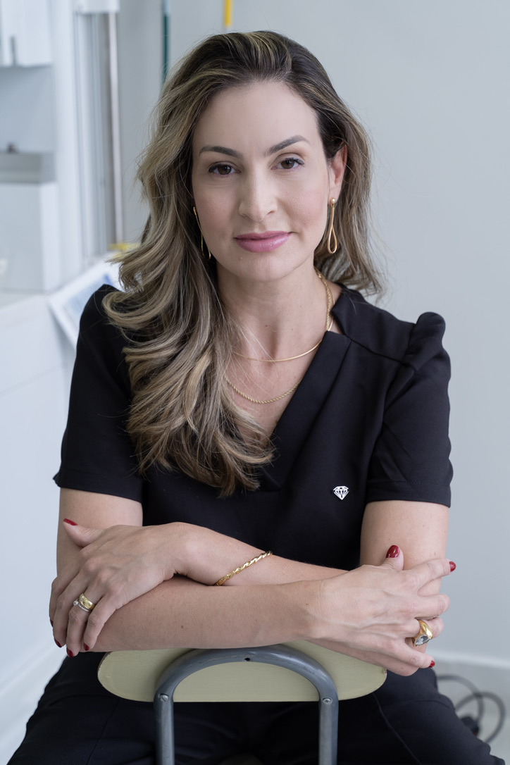 Dra. Fabíola Leite